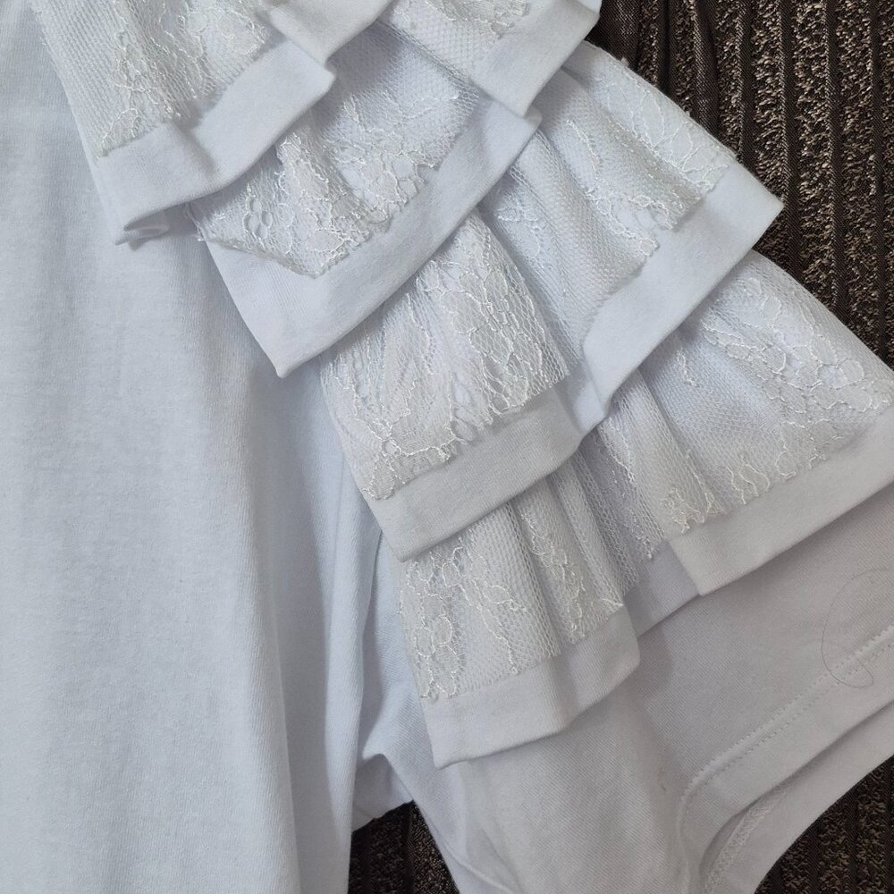 GIL SANTUCCI Asymmetrical Ruffle Trim Top T-Shirt - Picture 4 of 5